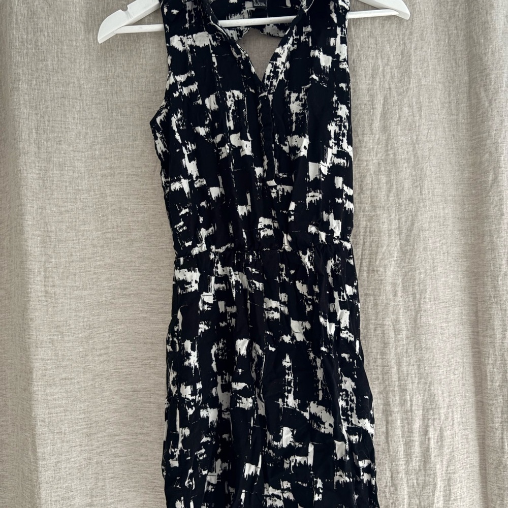 Forever 21 Black and White Abstract Dress
